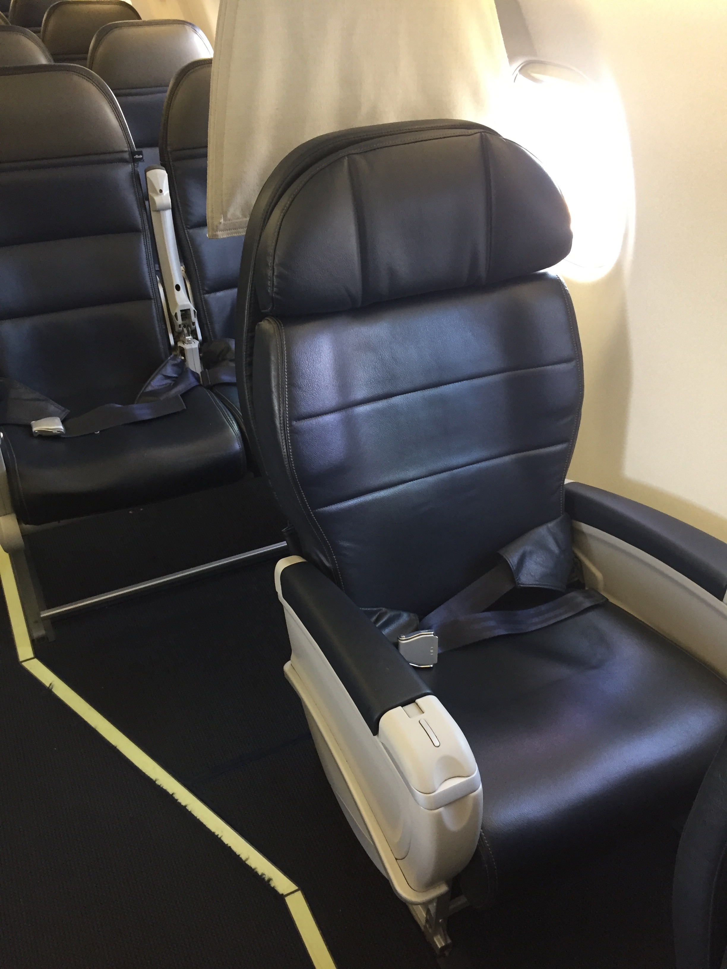 emotional Consent Electronic Alaska Airlines SkyWest First Class Review | No Mas Coach!