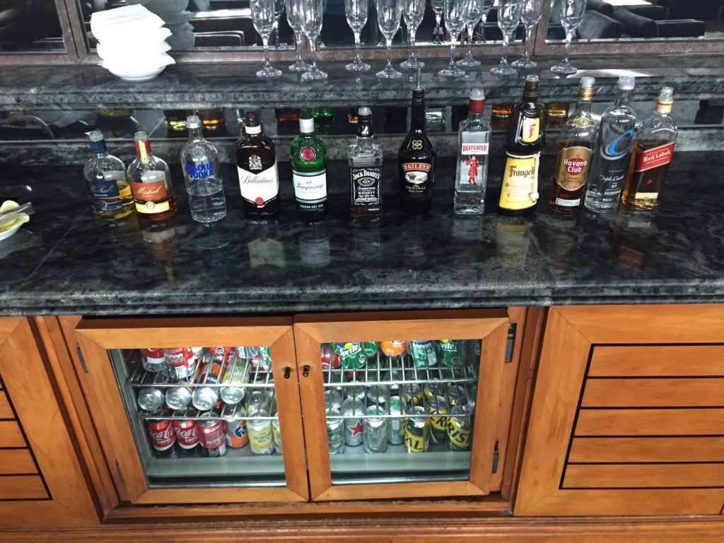 Open pour bar, Santiago de Chile Admiral's club