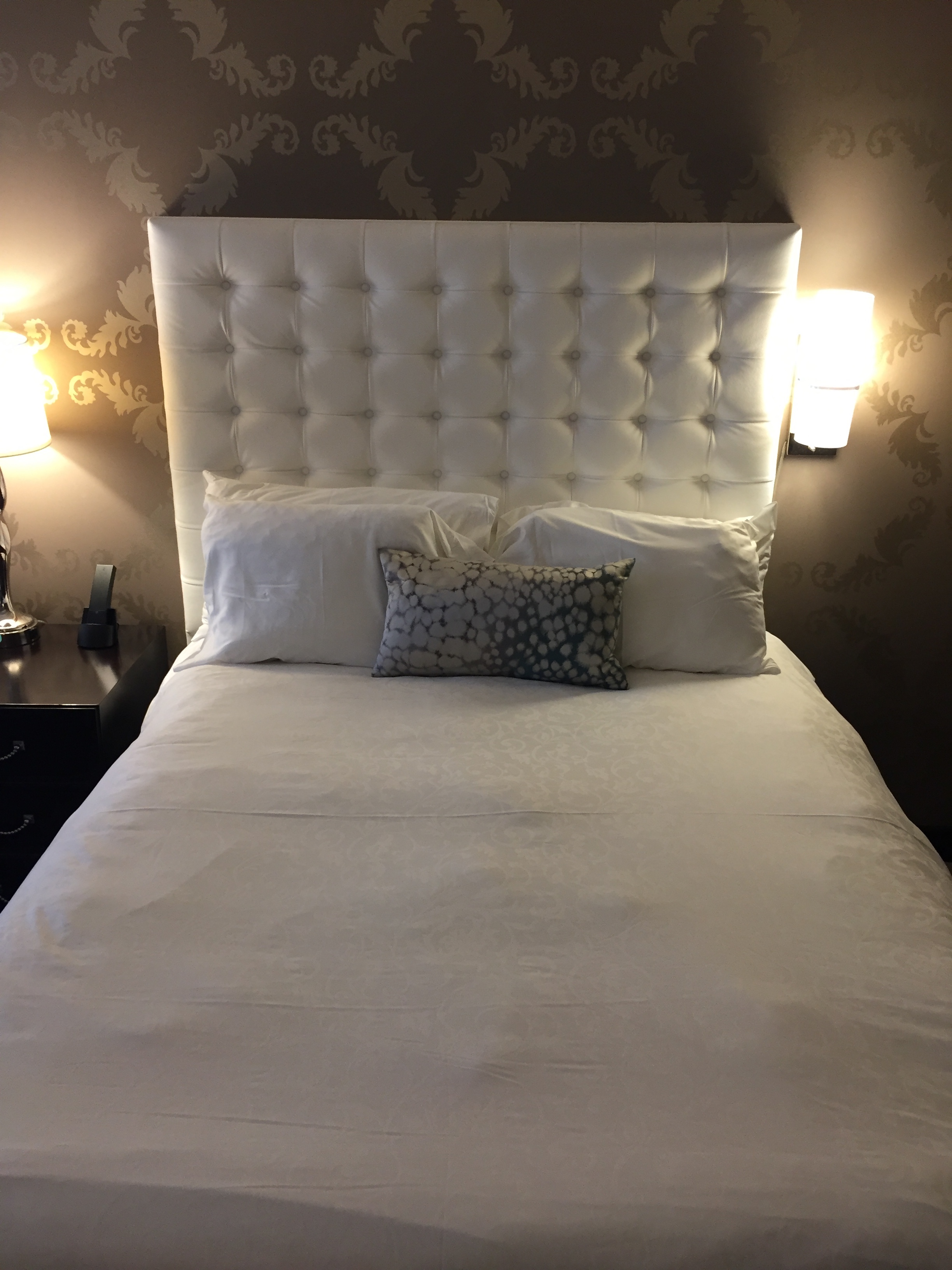 Nines Hotel Portland King Bed