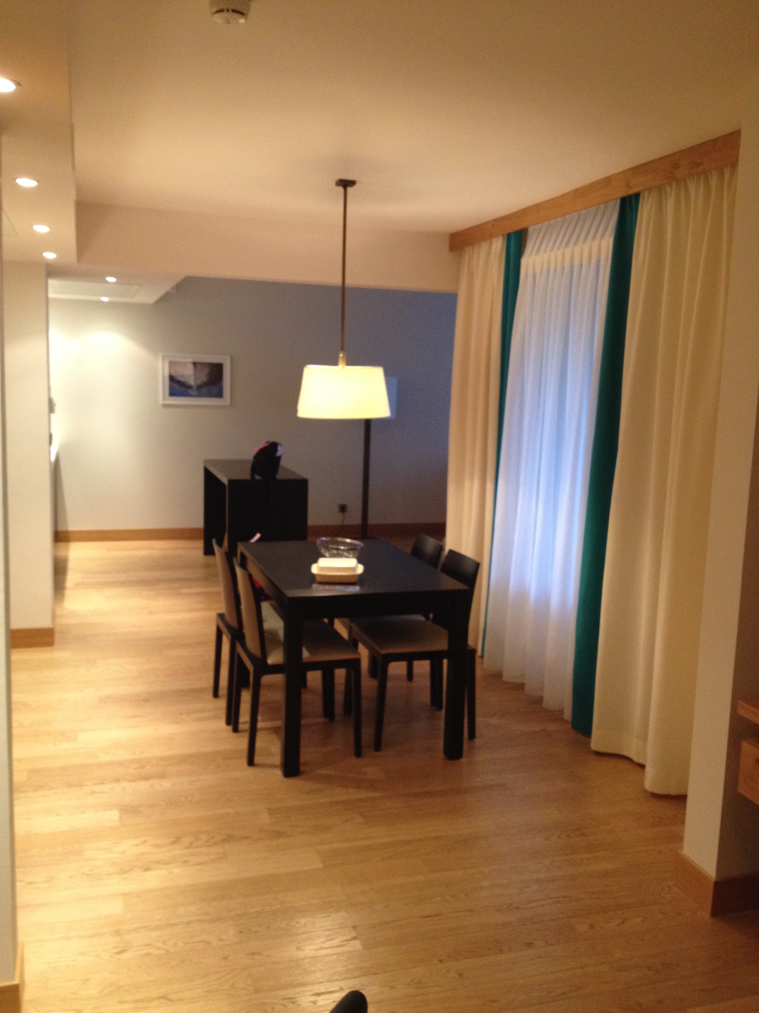 Le Meridien Lav Split Dining Room